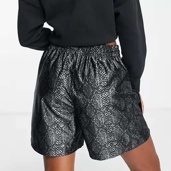 Nike Women’s Dri-Fit Rebel Fly Snake Print Basketball Shorts Black Silver NWT - Picture 2 of 15